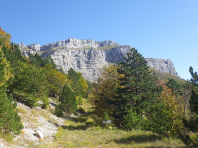 De la Porte d ' Urle , plateau de Font d ' Urle ,vers la montagne d ' Ambel